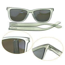 普及した生活様式のSunglass Tr90フレームが付いているライト級選手によって分極されるミラー レンズのサングラス サプライヤー